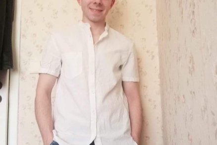 He really worships his penis very nicely 😂